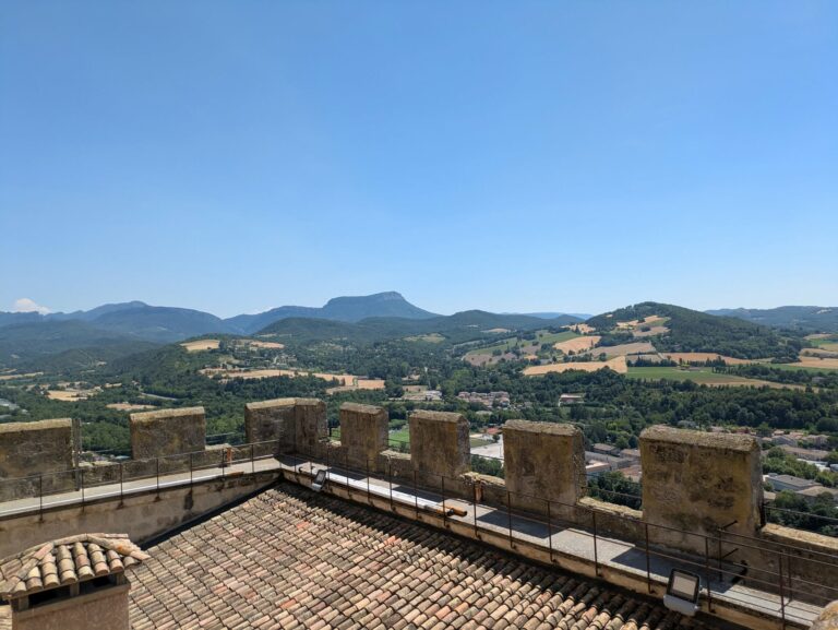 Petite balade à Saoû et la vue de la tour de Crest